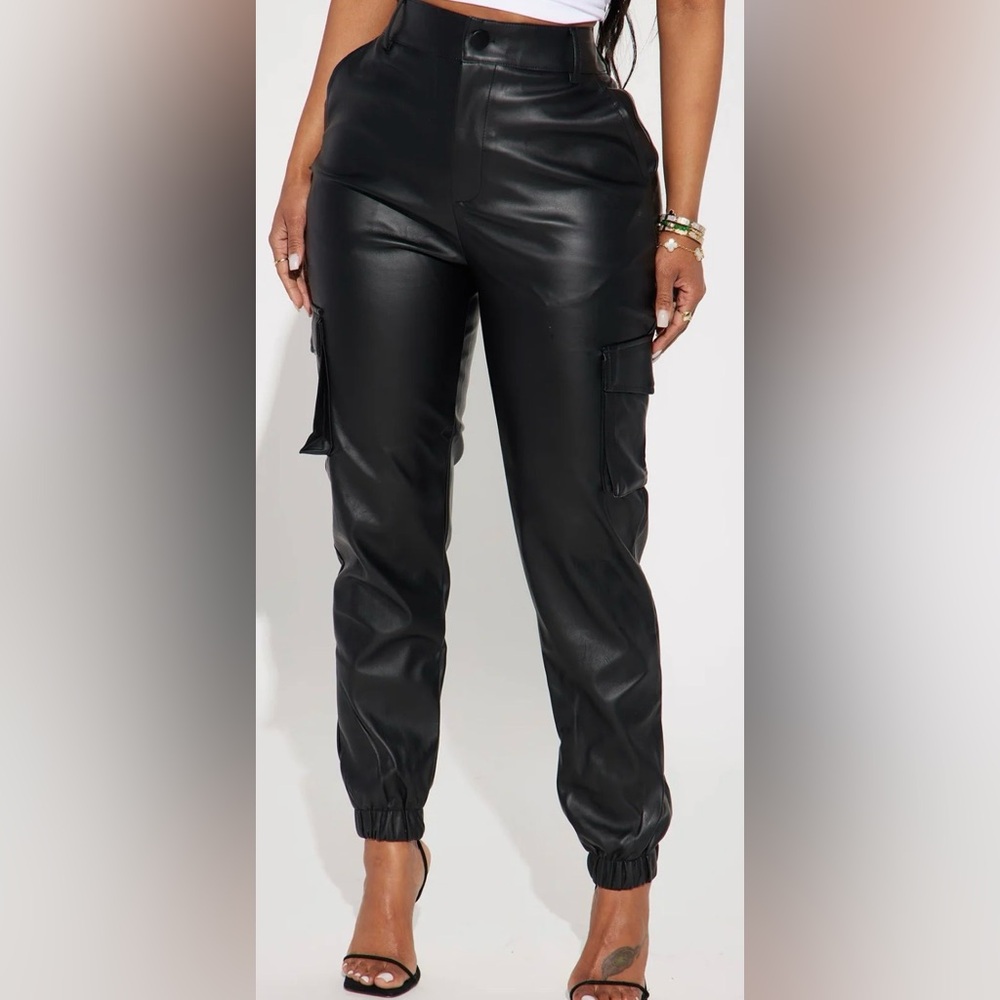 NWT fashion nova Black faux Leather cargo Pants size S - Picture 2 of 3